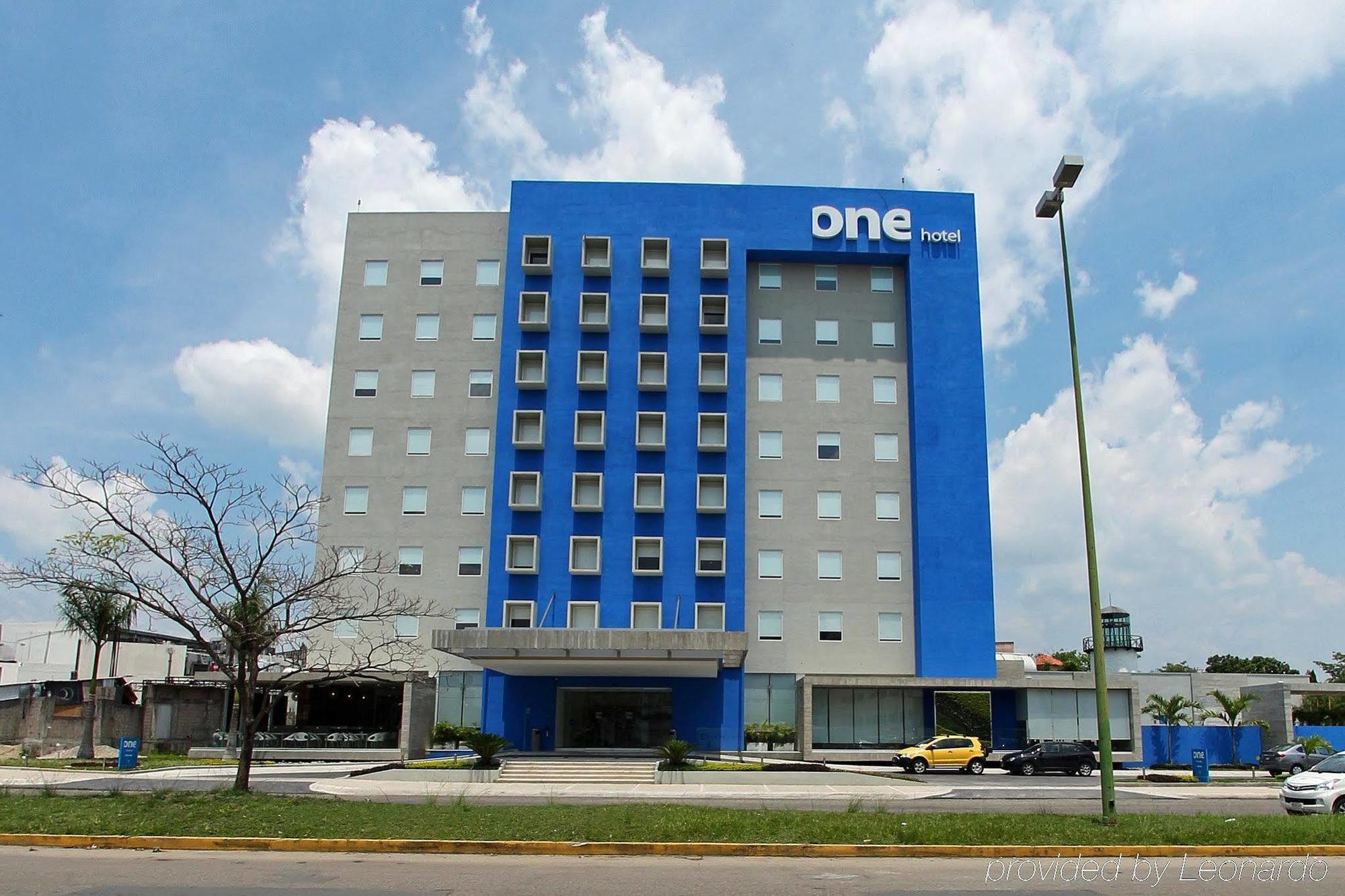 One Villahermosa 2000 Exteriör bild
