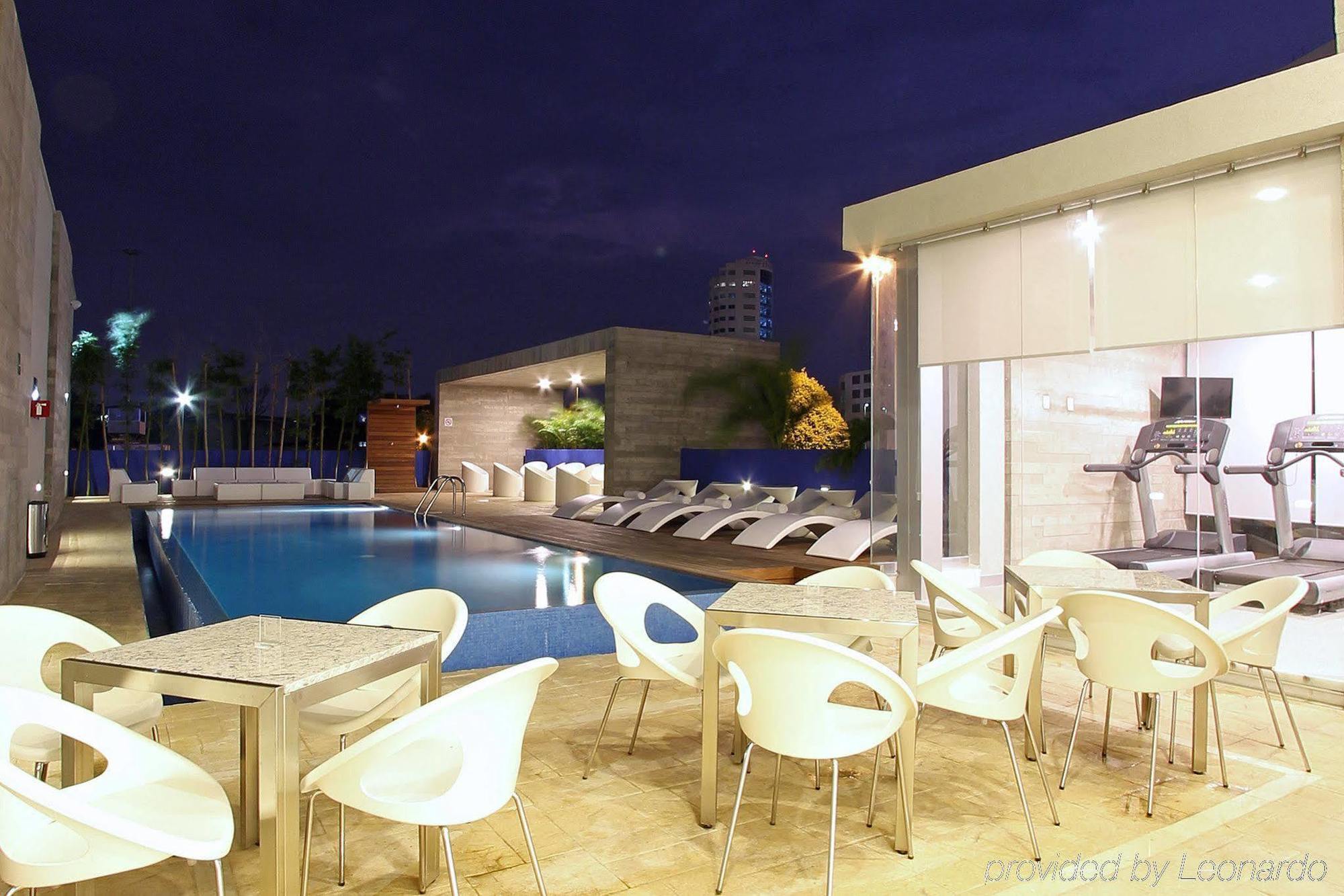 One Villahermosa 2000 Exteriör bild