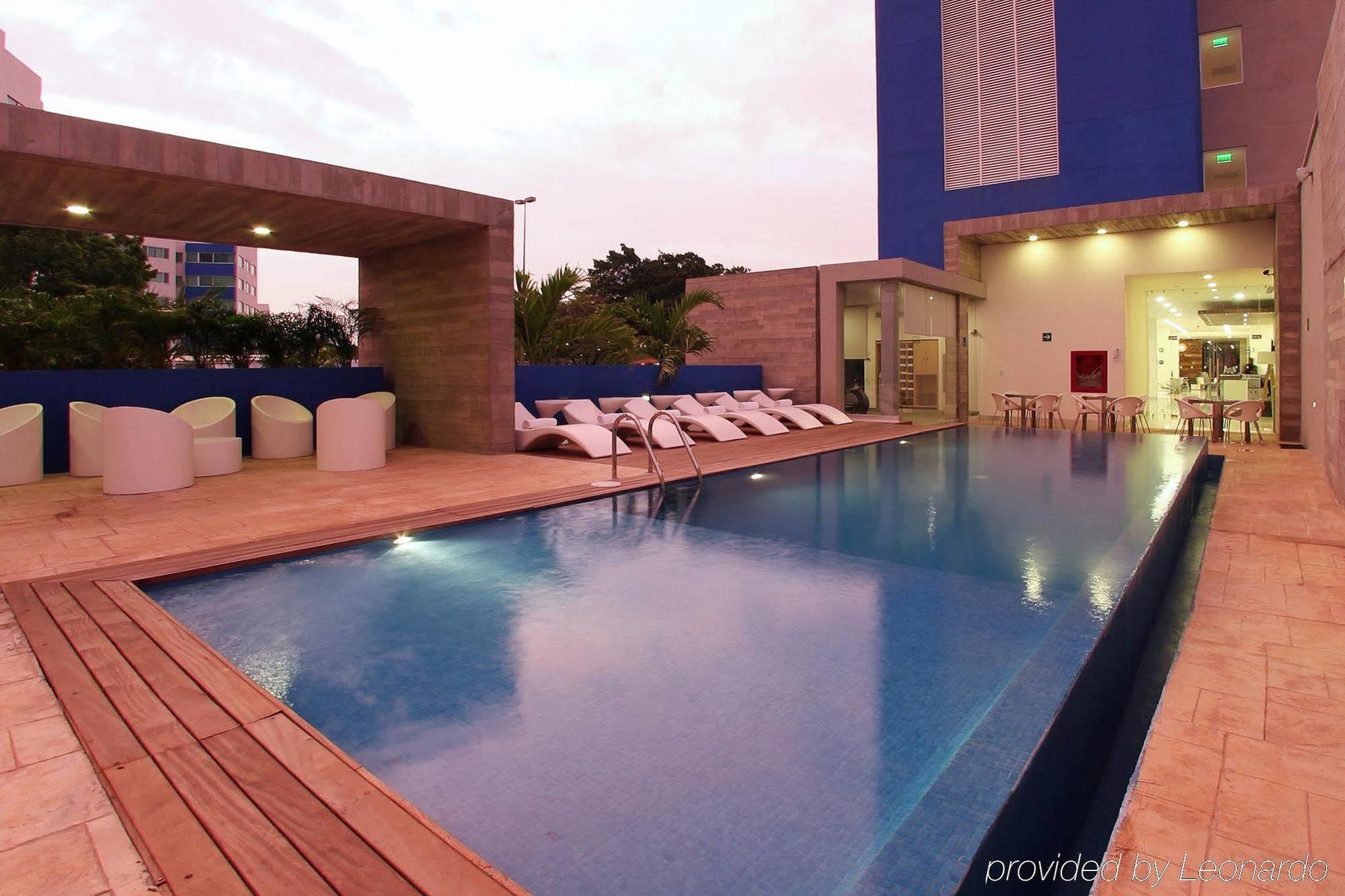 One Villahermosa 2000 Exteriör bild