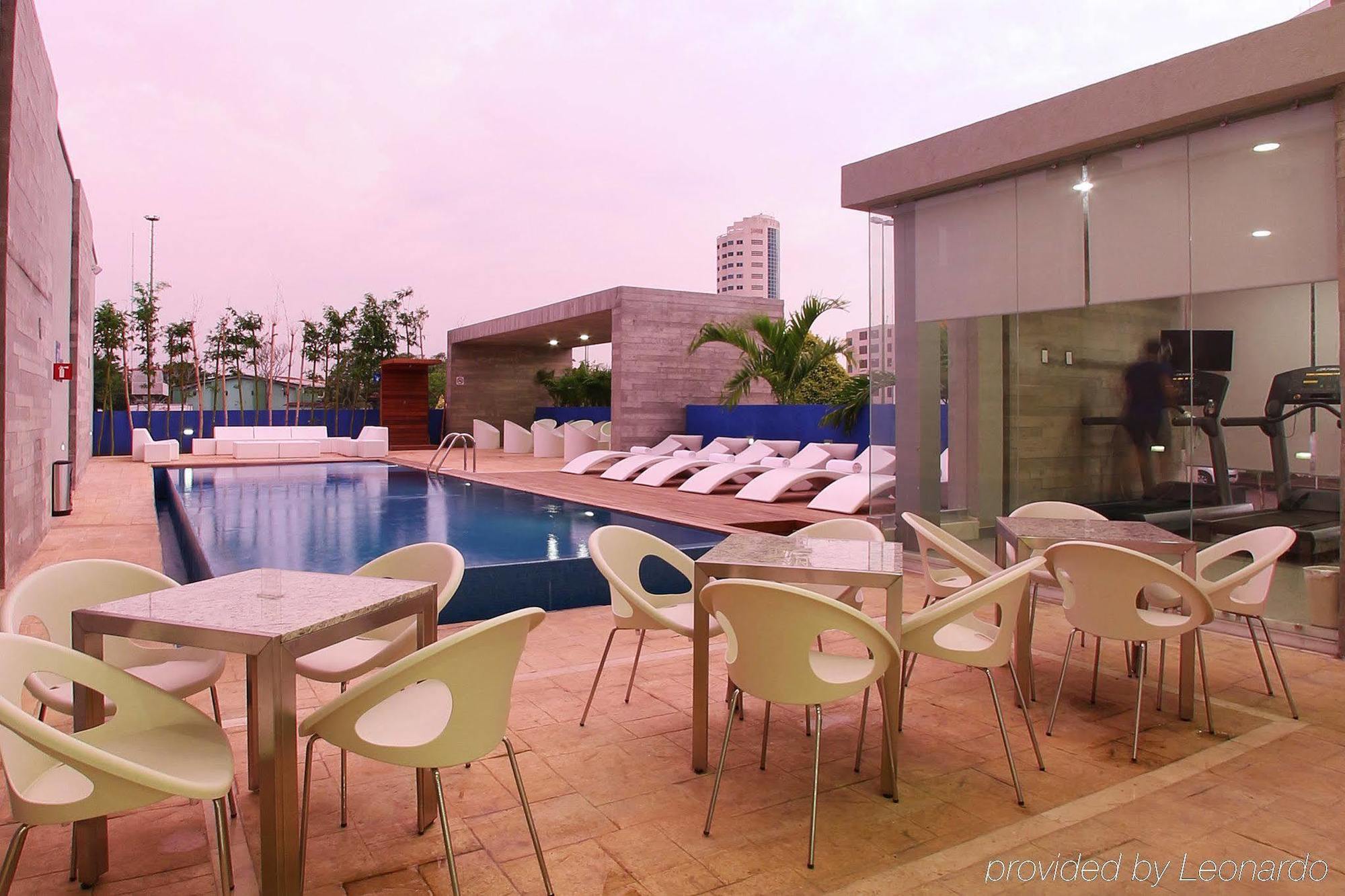 One Villahermosa 2000 Exteriör bild