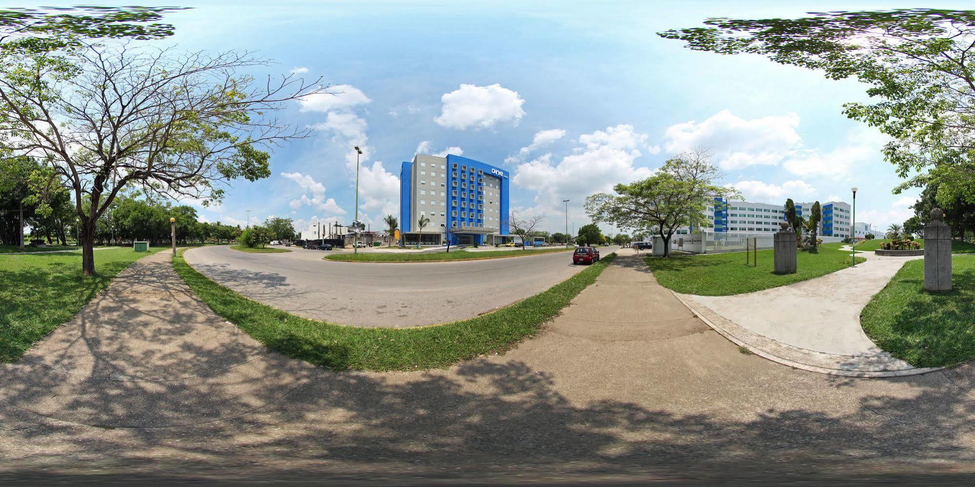 One Villahermosa 2000 Exteriör bild